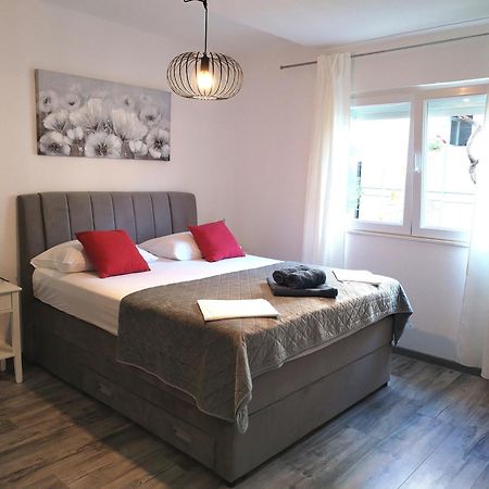 Family Friendly Apartments With A Swimming Pool Supetarska Draga - Donja, Rab - 2019 Buitenkant foto