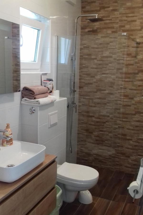Family Friendly Apartments With A Swimming Pool Supetarska Draga - Donja, Rab - 2019 Buitenkant foto