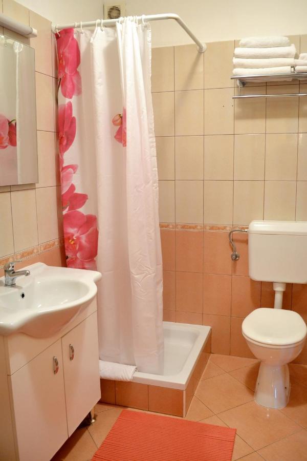 Family Friendly Apartments With A Swimming Pool Supetarska Draga - Donja, Rab - 2019 Buitenkant foto