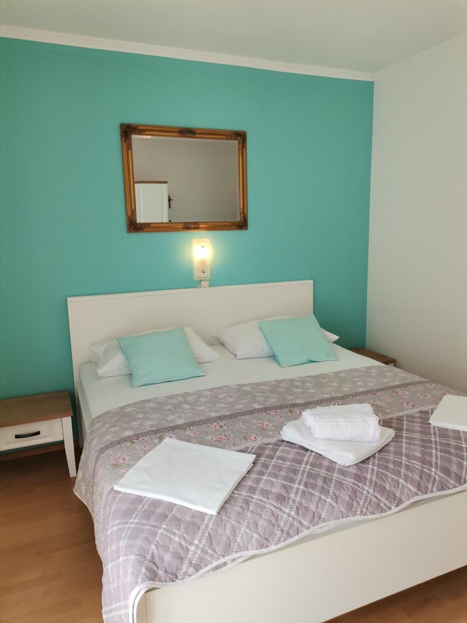 Family Friendly Apartments With A Swimming Pool Supetarska Draga - Donja, Rab - 2019 Kamer foto