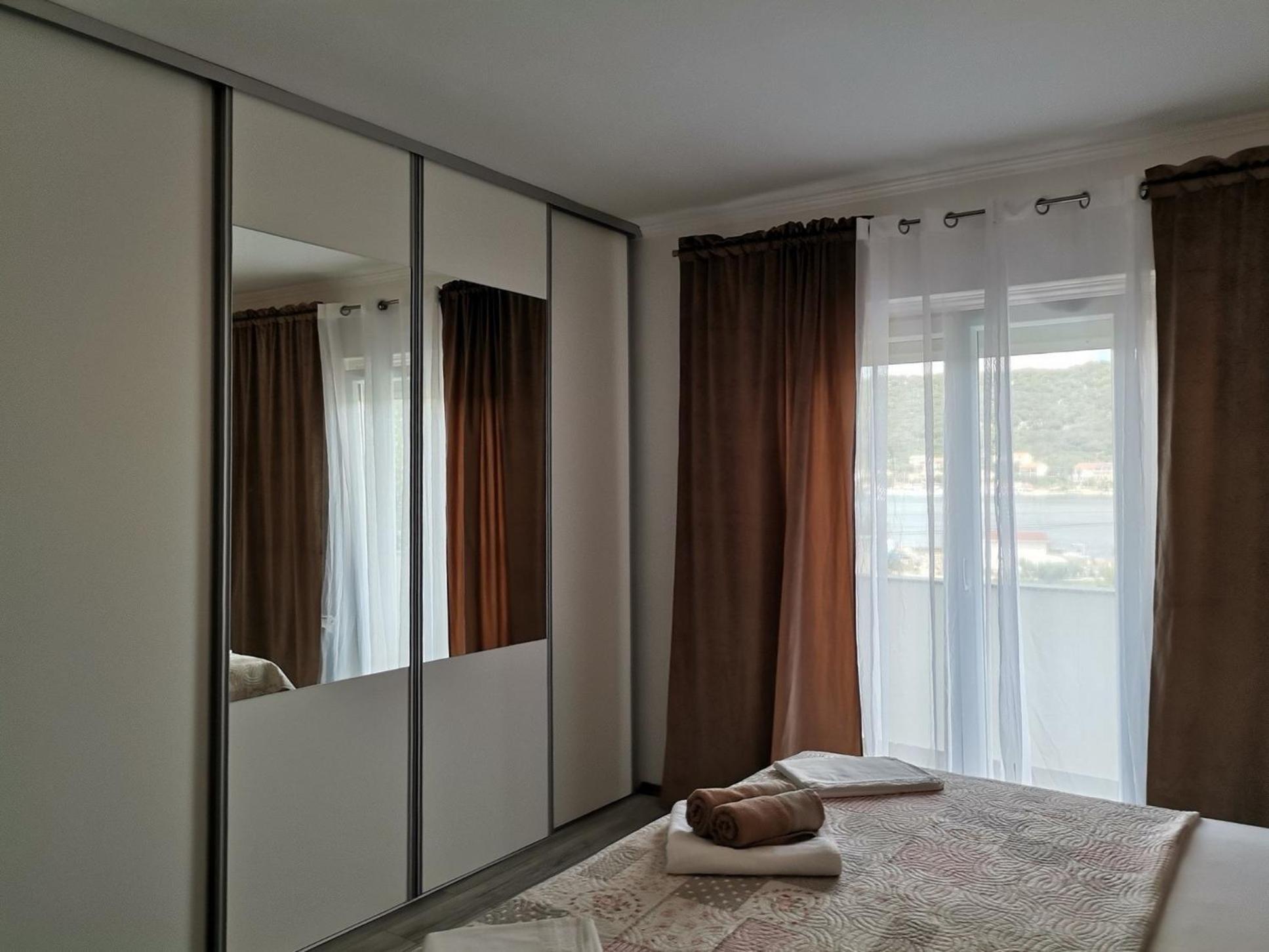 Family Friendly Apartments With A Swimming Pool Supetarska Draga - Donja, Rab - 2019 Kamer foto